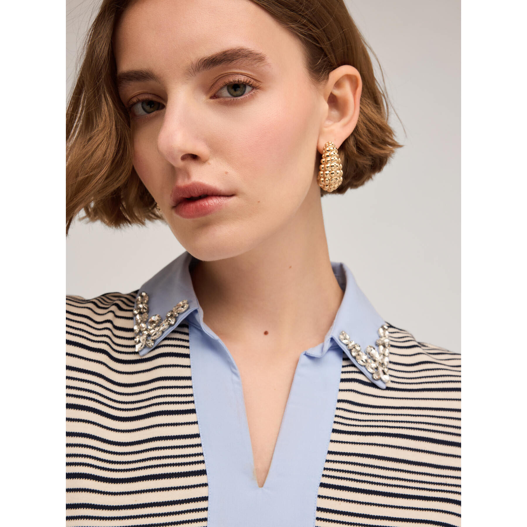 Motivi - Camiseta de rayas con cuello bordado con piedras - Azul