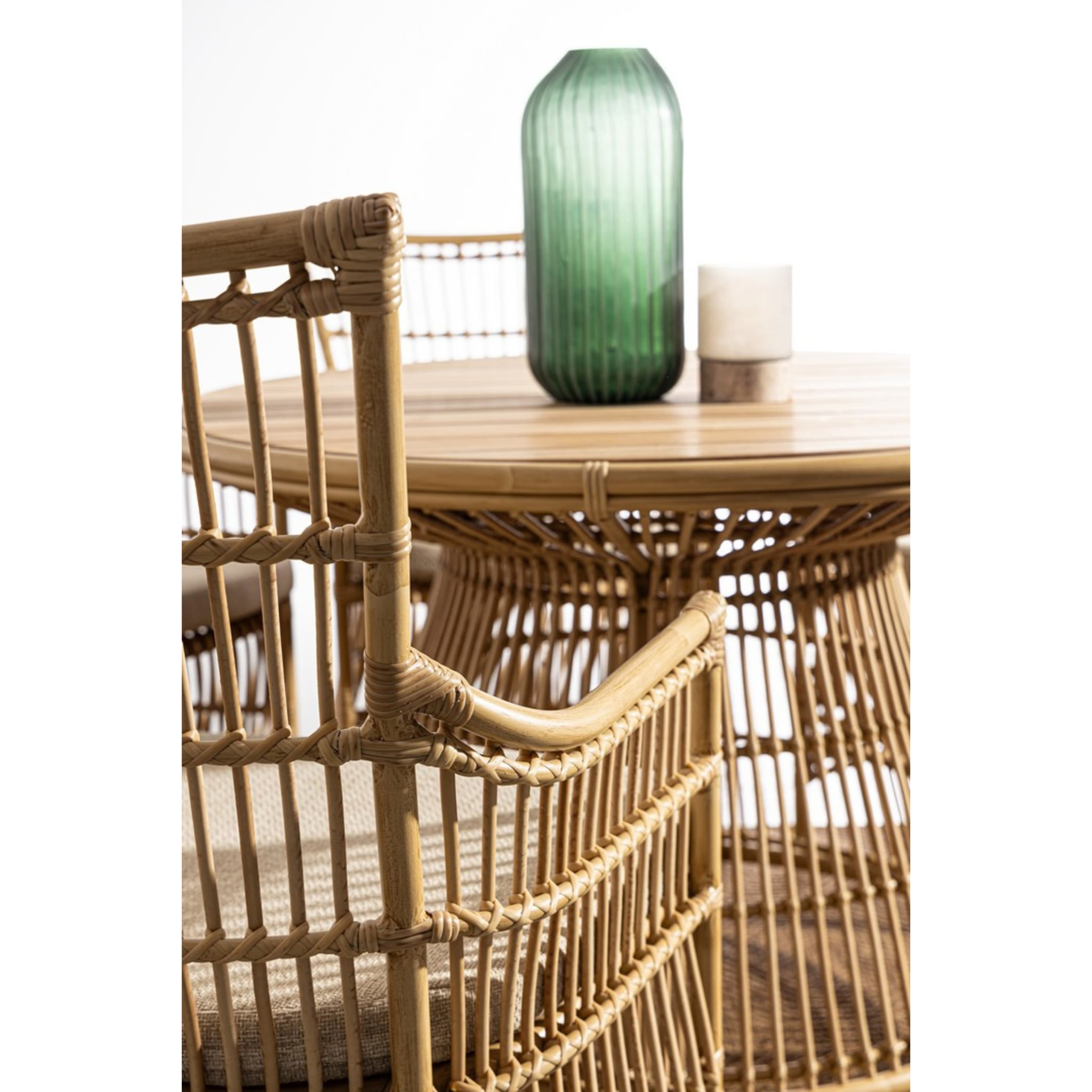 Tavolo da giardino LAMEGO rotondo in teak naturale e fibra effetto rattan, Ø110 cm