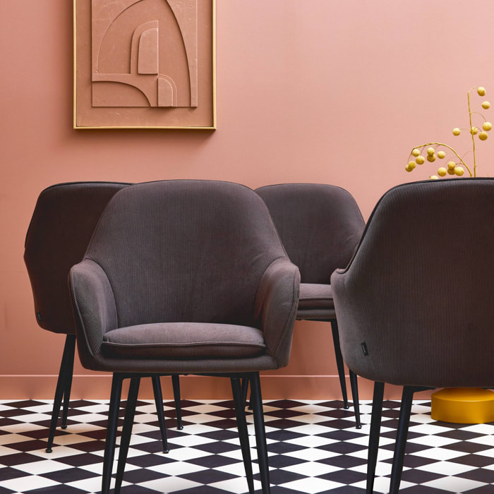 Lot de 4 fauteuils en velours côtelé gris foncé et pieds en métal noir mat. L 57 x P 59 x H 84.5cm