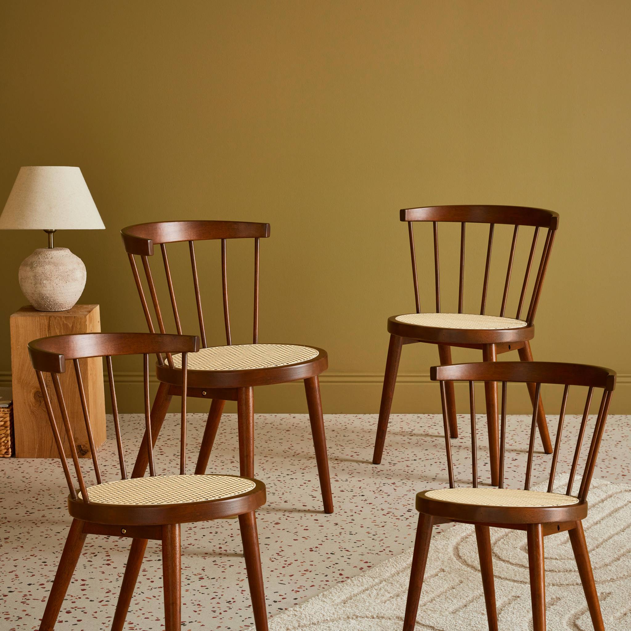 Lot de 4 chaises bois foncé en bois et cannage. Nora. L 53 x P 53.5 x H 76cm
