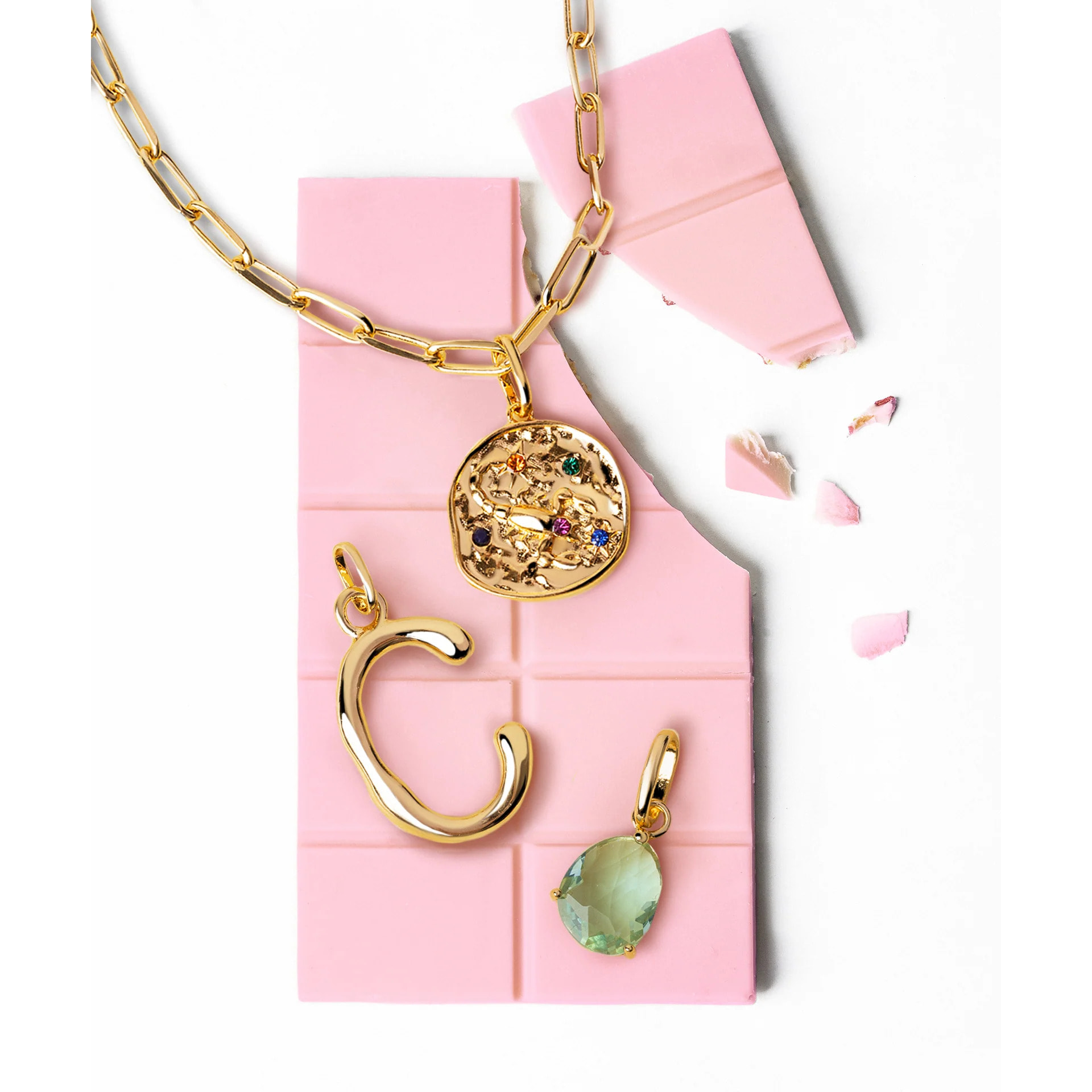 Charm Letter XL Baño Oro