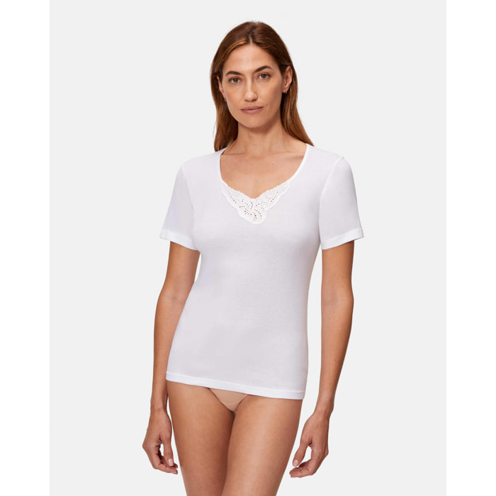 Camiseta interior de mujer de manga corta con detalle en escote