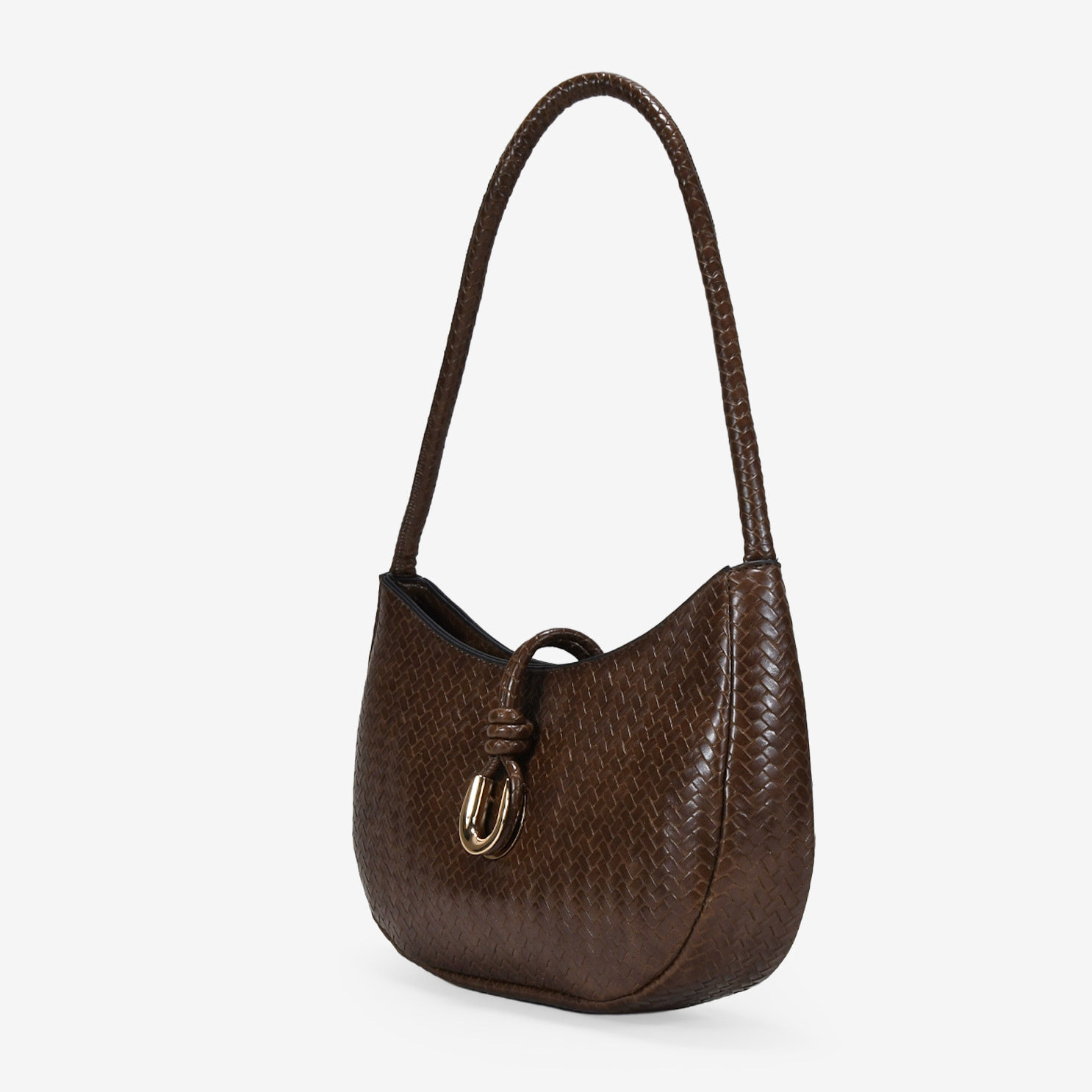 Bolso de hombro marrón trenzado con metal