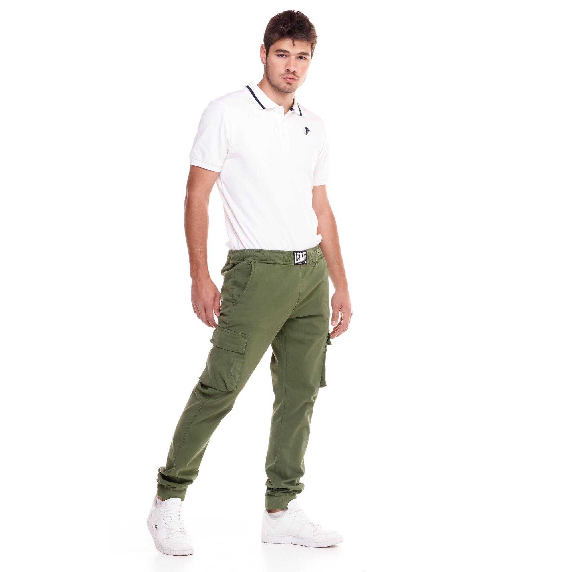 Pantalón cargo de hombre minimalista con puño elástico.