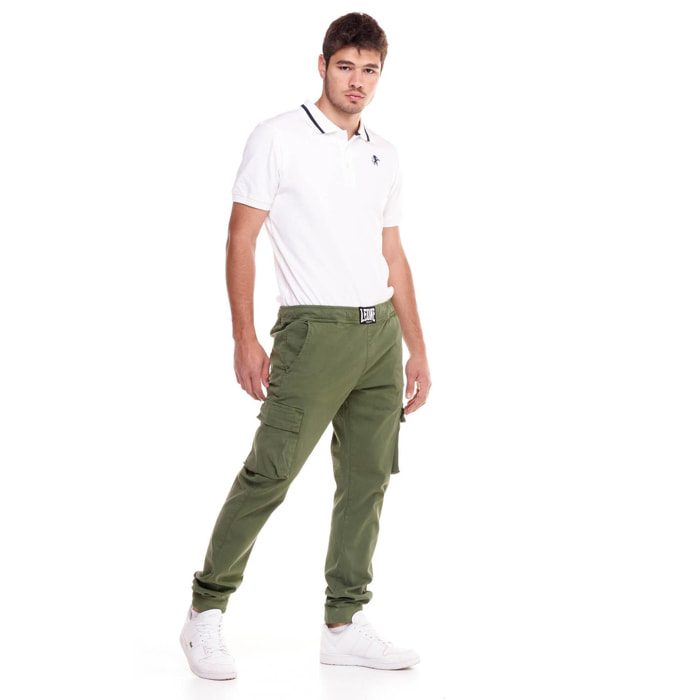 Pantalón cargo de hombre minimalista con puño elástico.