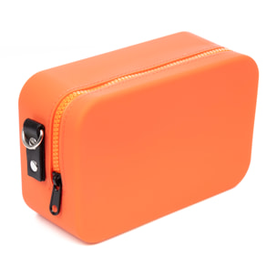 Cuerpo bolso bandolera rectangular de silicona.