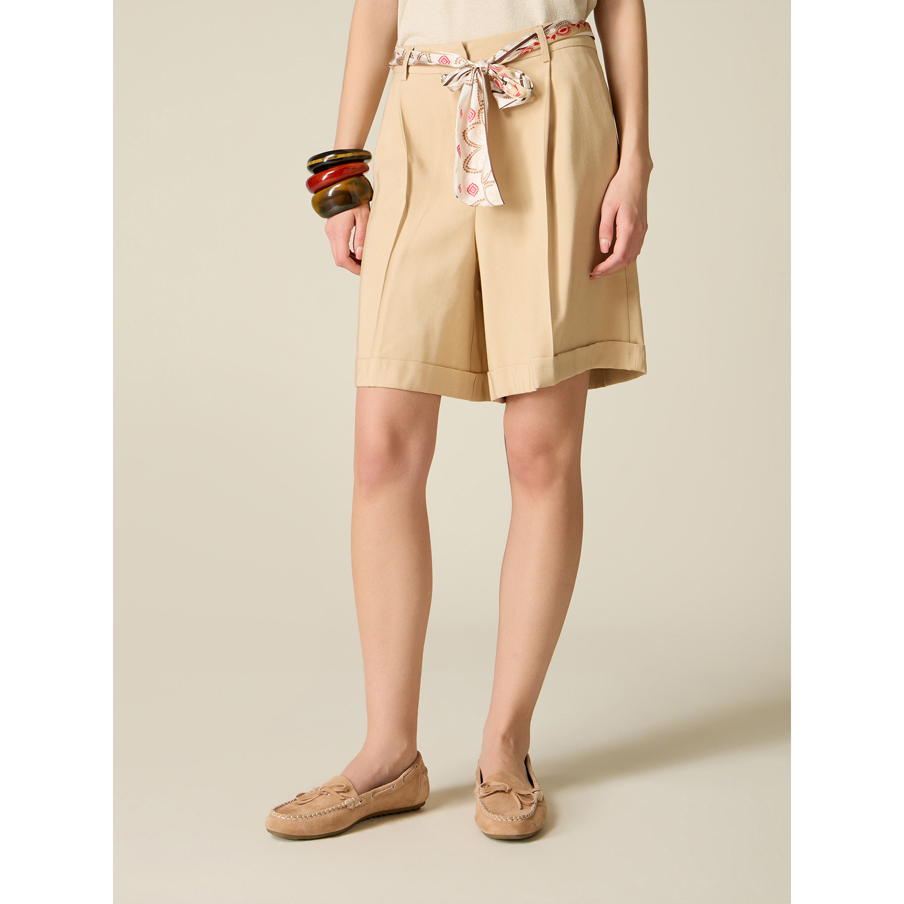Oltre - Bermudas con cinturón estampado - Beige
