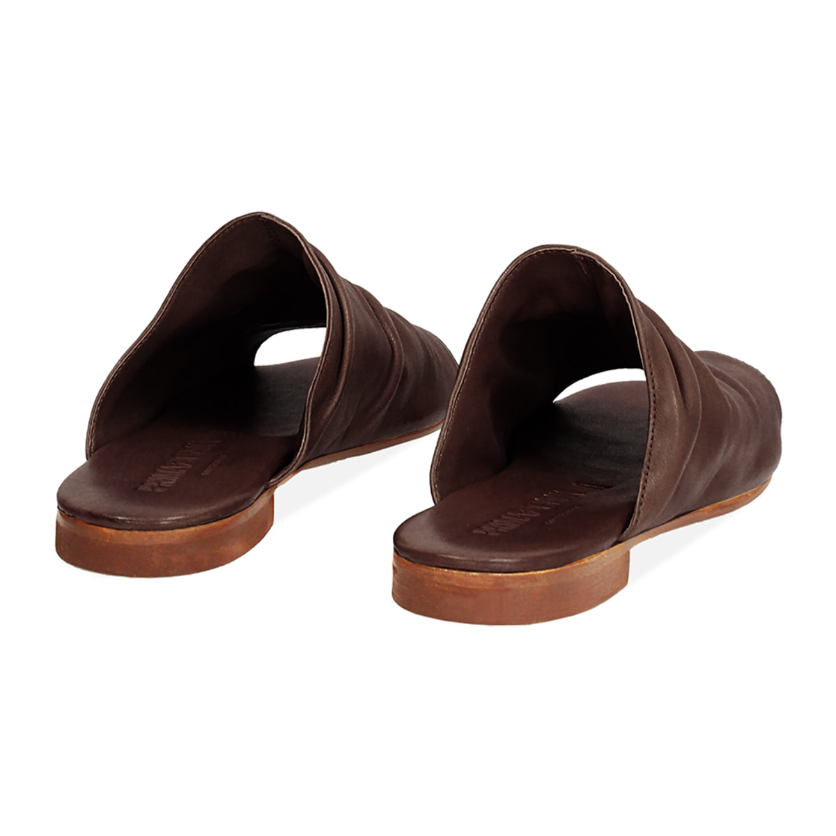 Sandalias planas marrón oscuro en piel