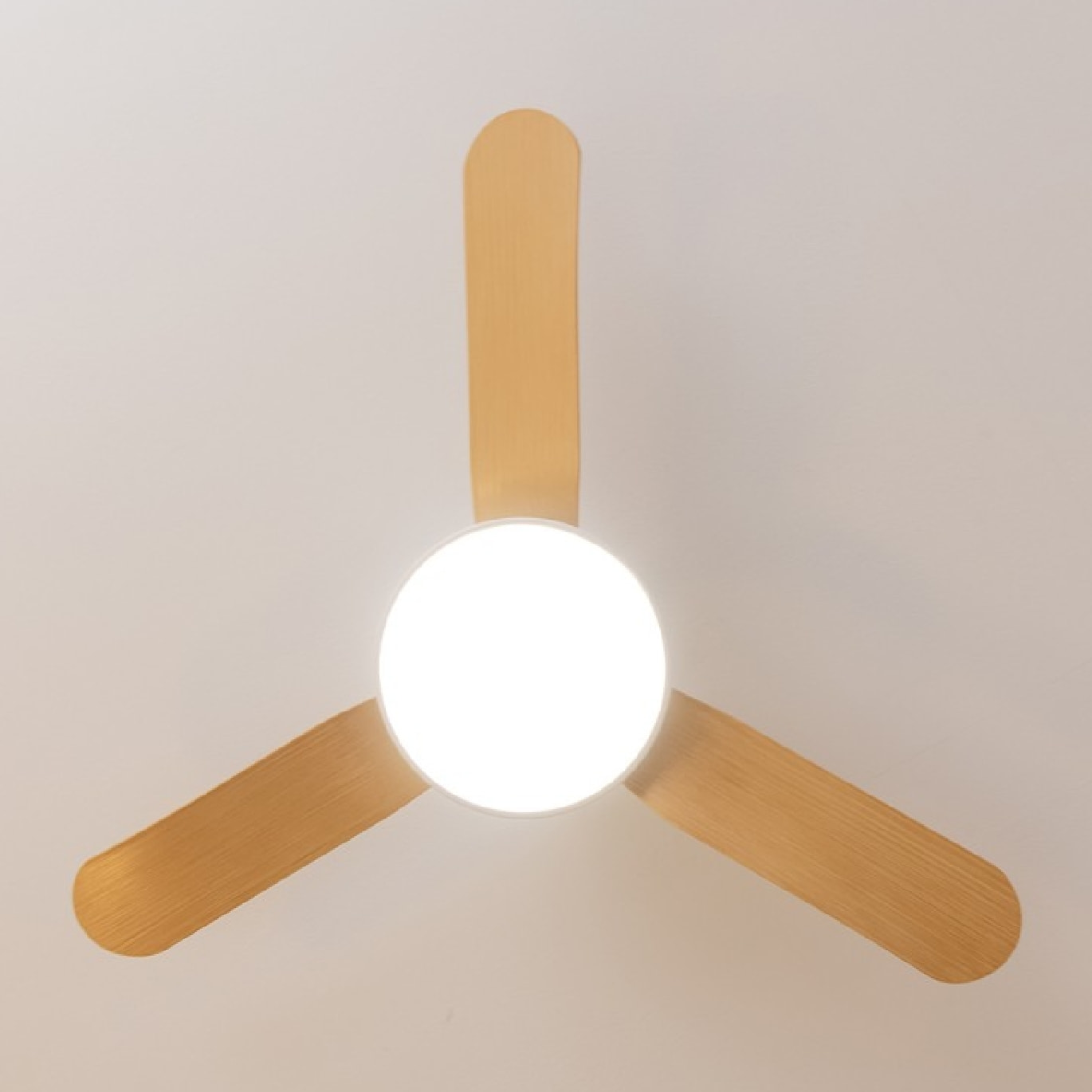 Ventilatori da soffitto EnergySilence Aero 5200 Light WhiteWood Cecotec