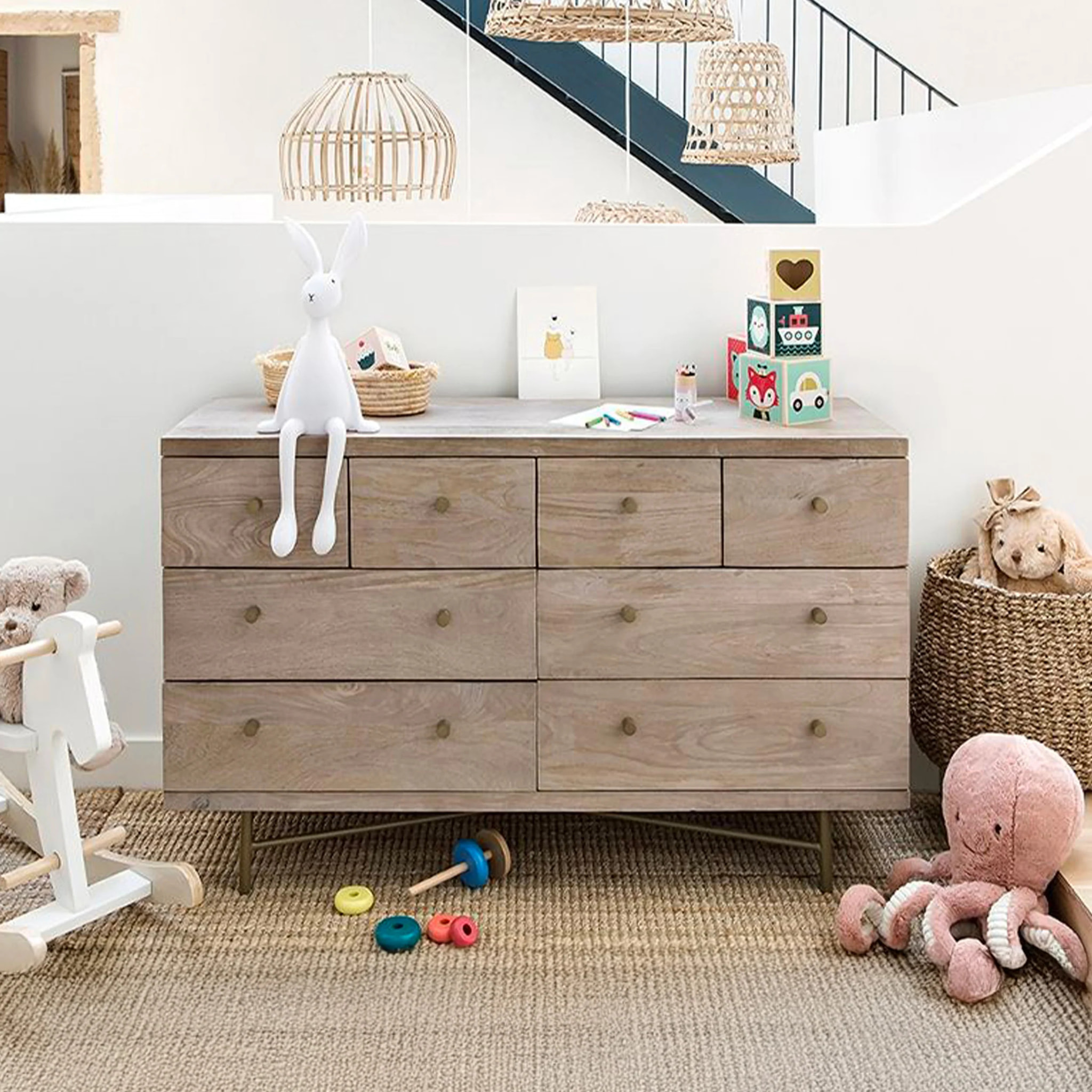 Commode 8 tiroirs en bois de manguier et pieds en métal doré - Bran