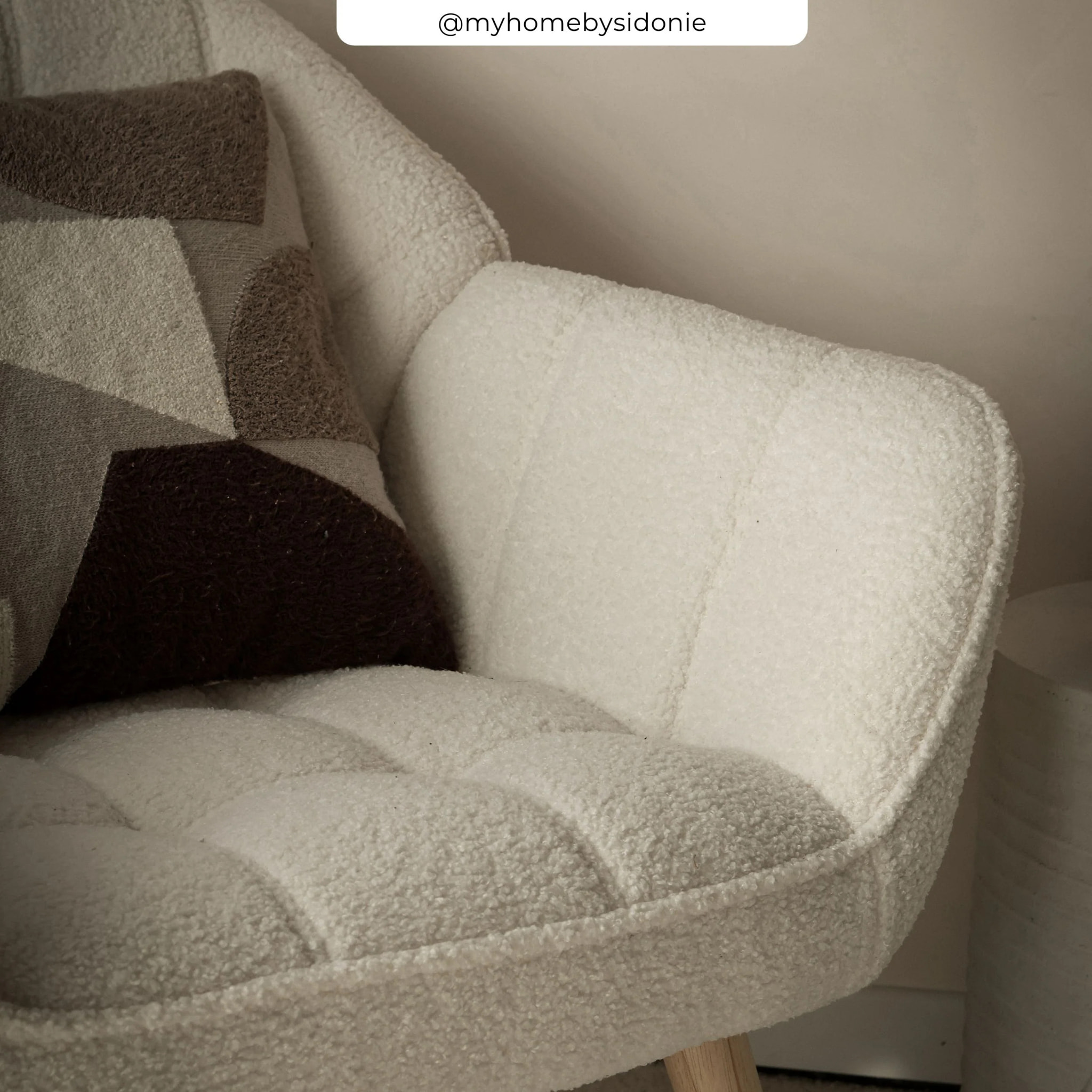 Fauteuil en tissu bouclé blanc - Simba