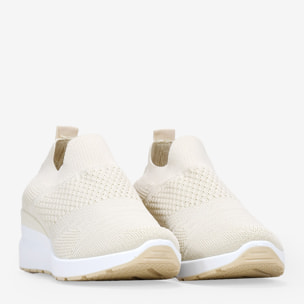 Zapatillas de tela beige con cuña