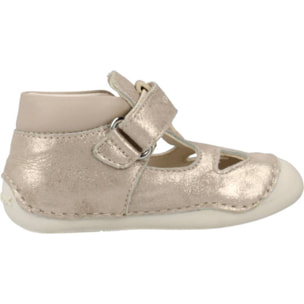 Zapatos Niña de la marca GEOX  modelo B TUTIM A ORO