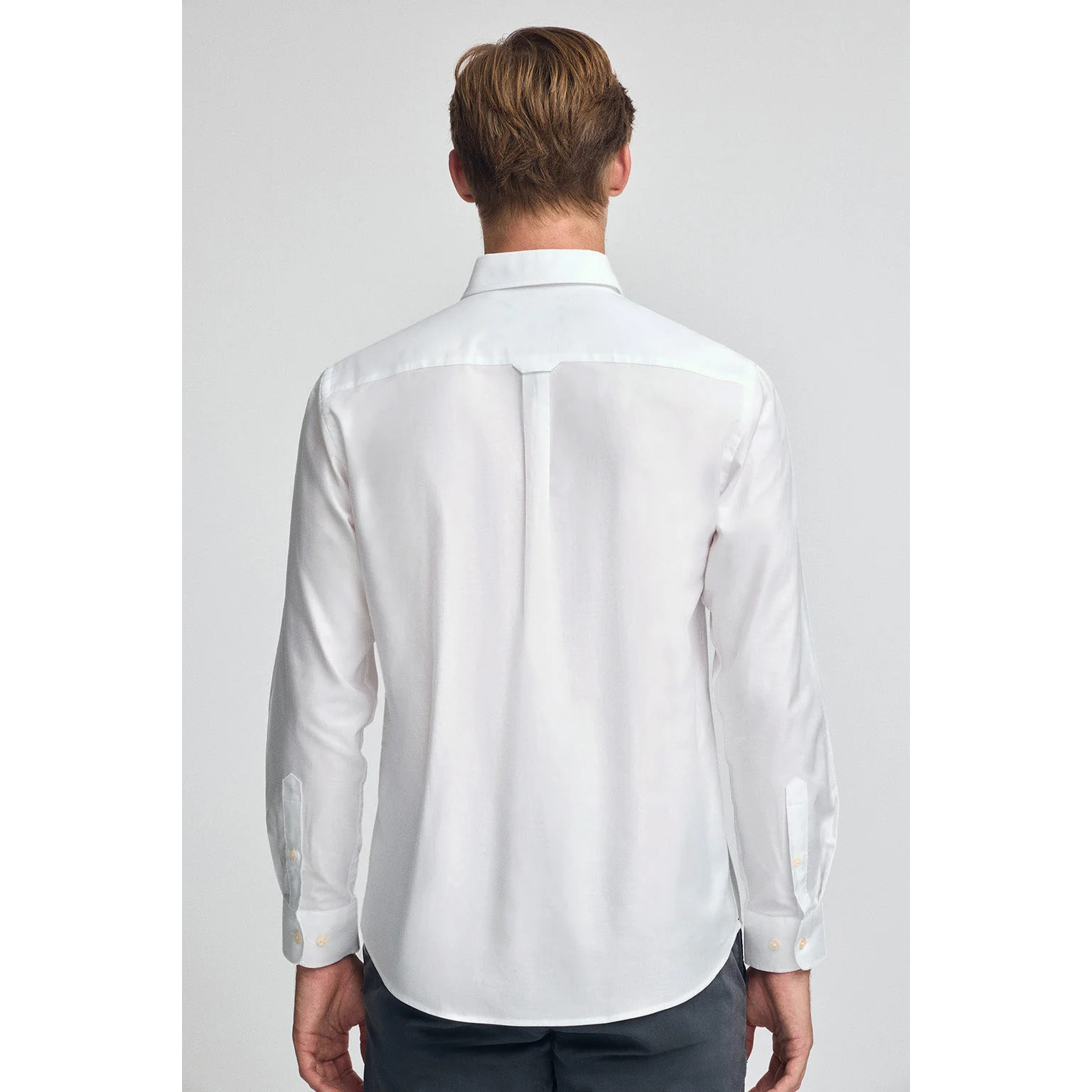 Camisa blanca de corte regular con logo Rigby Go