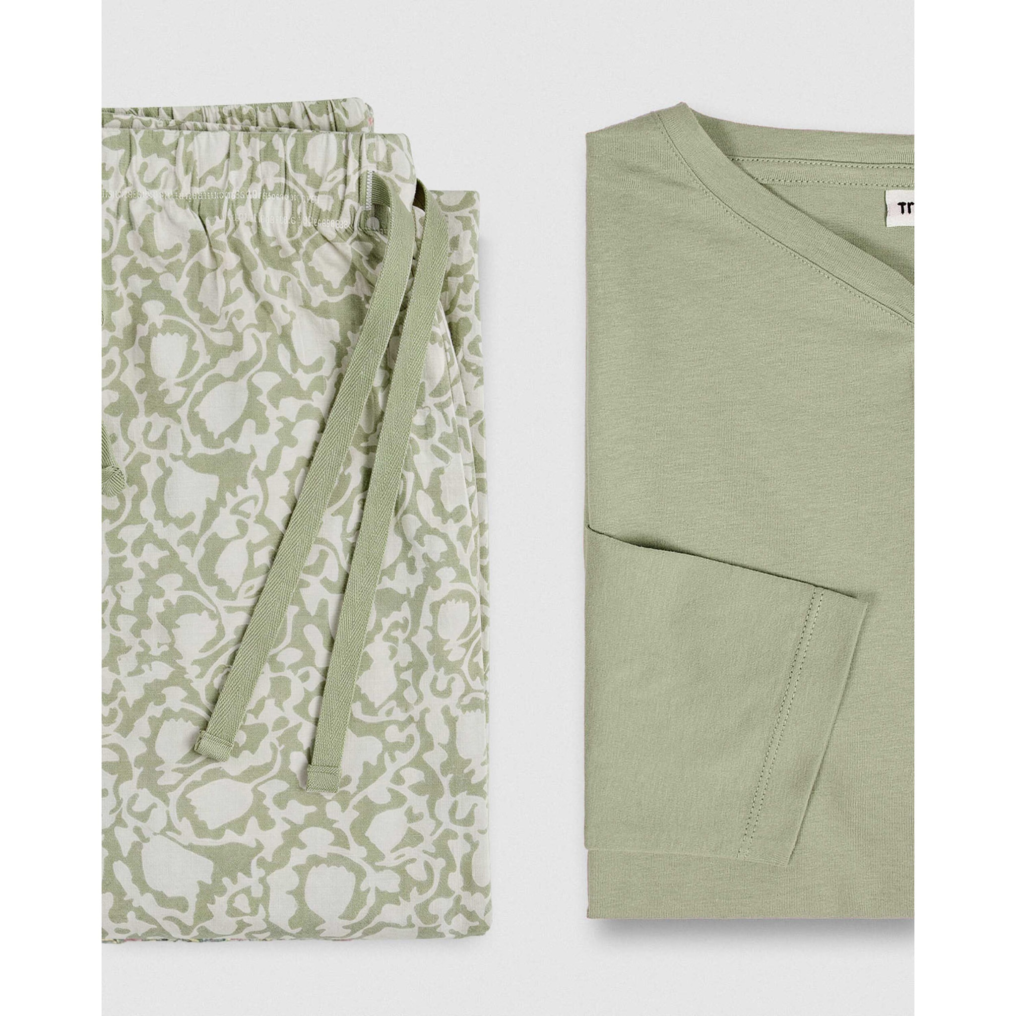 Pigiama lungo in cotone verde telma con scollo a v