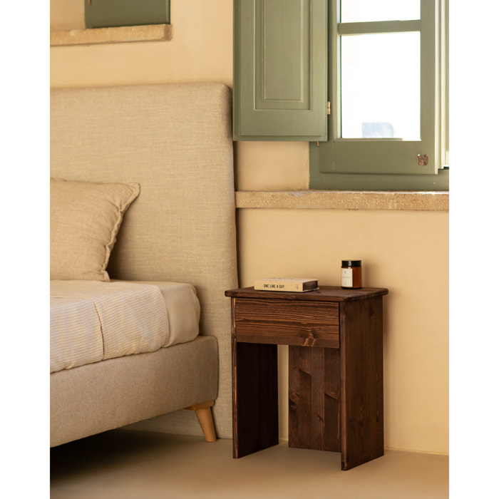 Mesita de noche de madera maciza en tono nogal de 50x42cm Alto: 50 Largo: 42 Ancho: 27