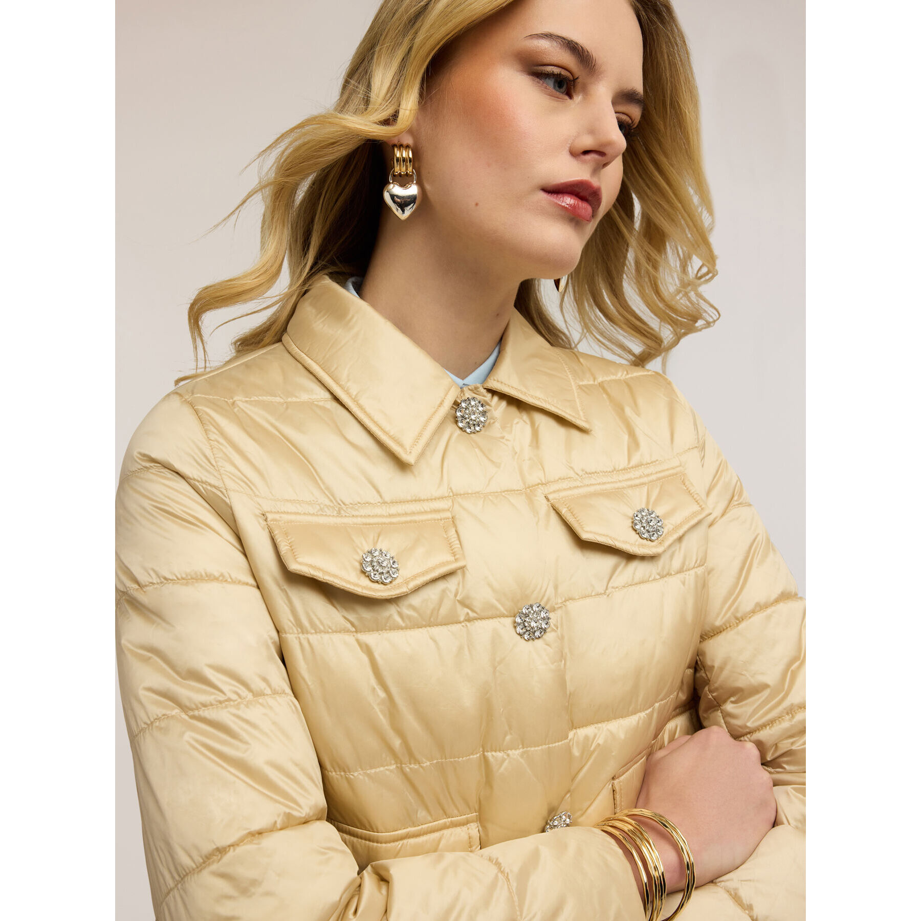 Motivi - Plumífero lightweight corto con botones joya - Beige