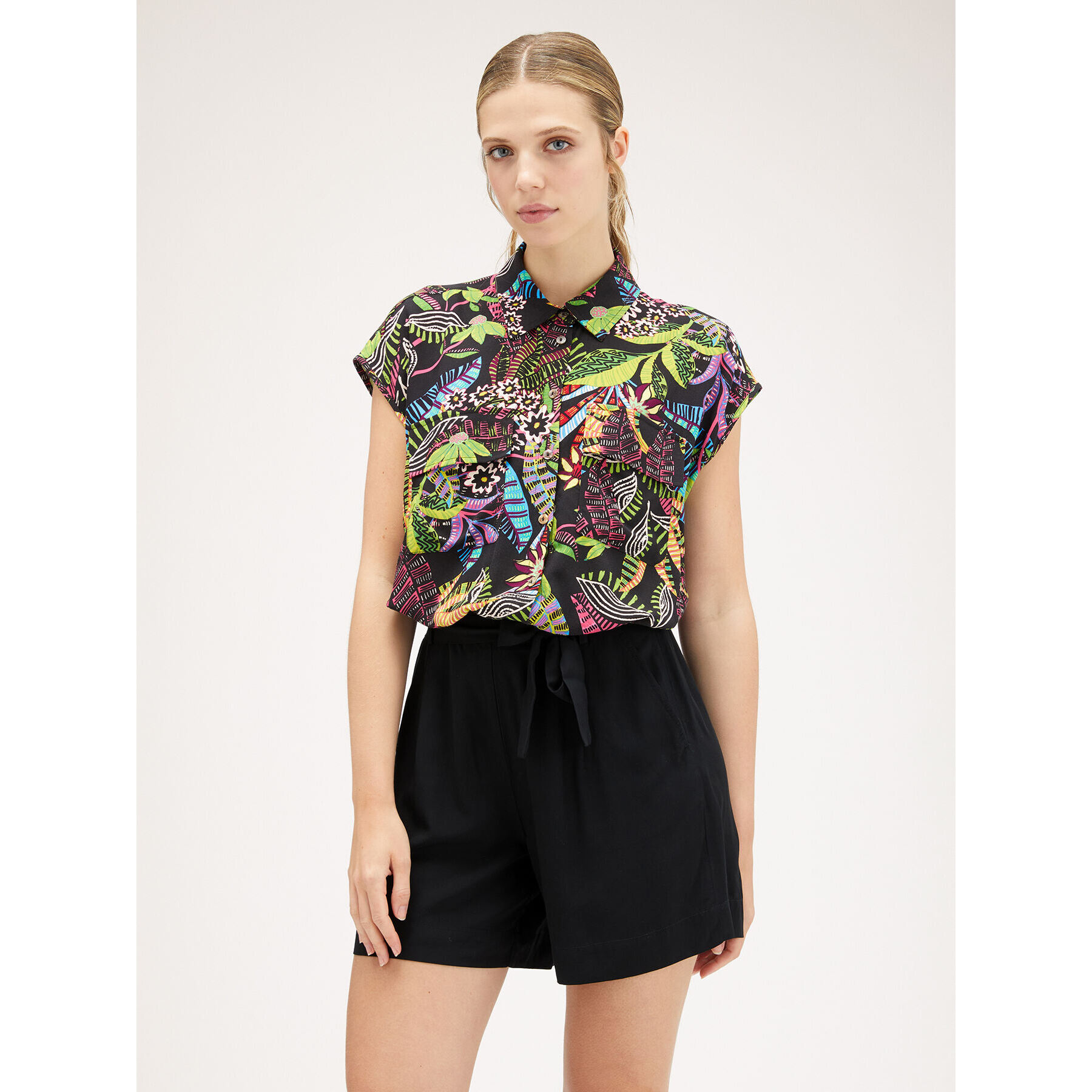 Motivi - Camicia cropped con tasche tropical print - Nero