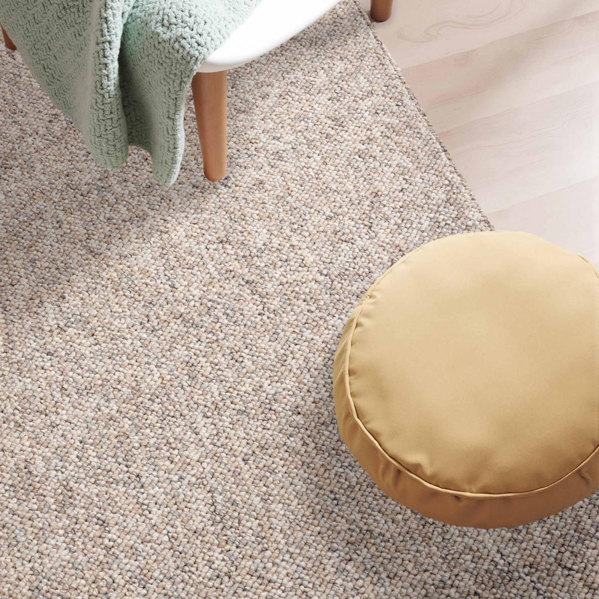 Tapis salon, motif faux uni, poils ras, look chaleureux, entretien