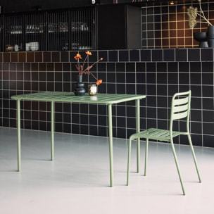 Table de jardin métal 4 places. vert. Amelia. 120x70cm. traitement antirouille. lattes et bords arrondis