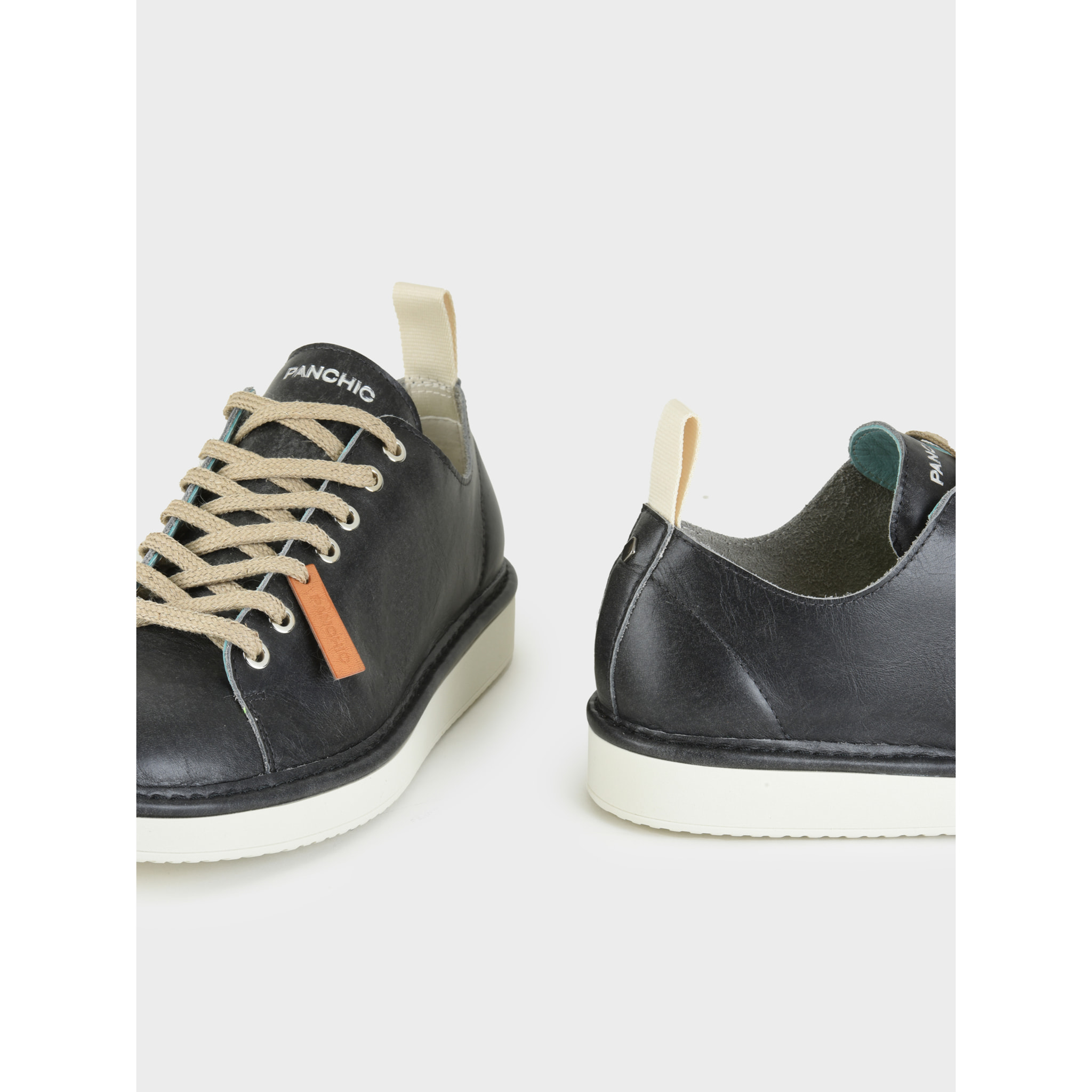 ZAPATO CON CORDONES HOMBRE P01 DE PIEL CON ACABADO AVIATOR NEGRO