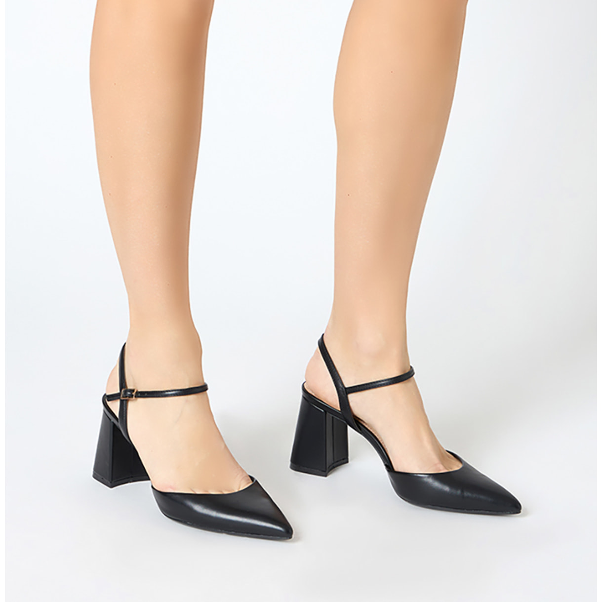 Zapatos tipo slingback de mujer negros con tacón ancho