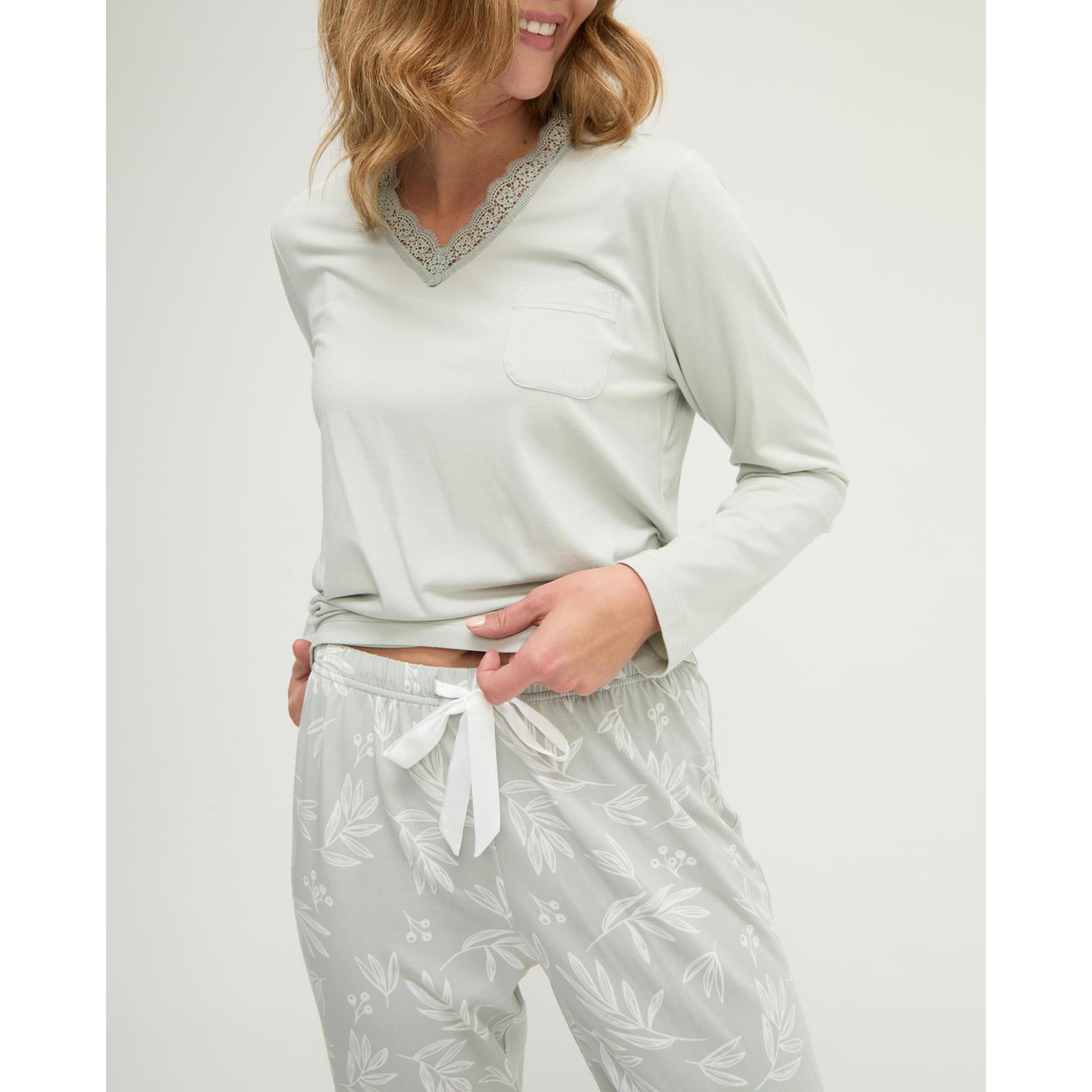 Pijama mujer con hojas de pico con puntilla