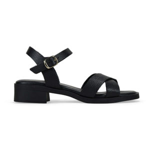 Sandalias negras de piel con tacón y hebilla