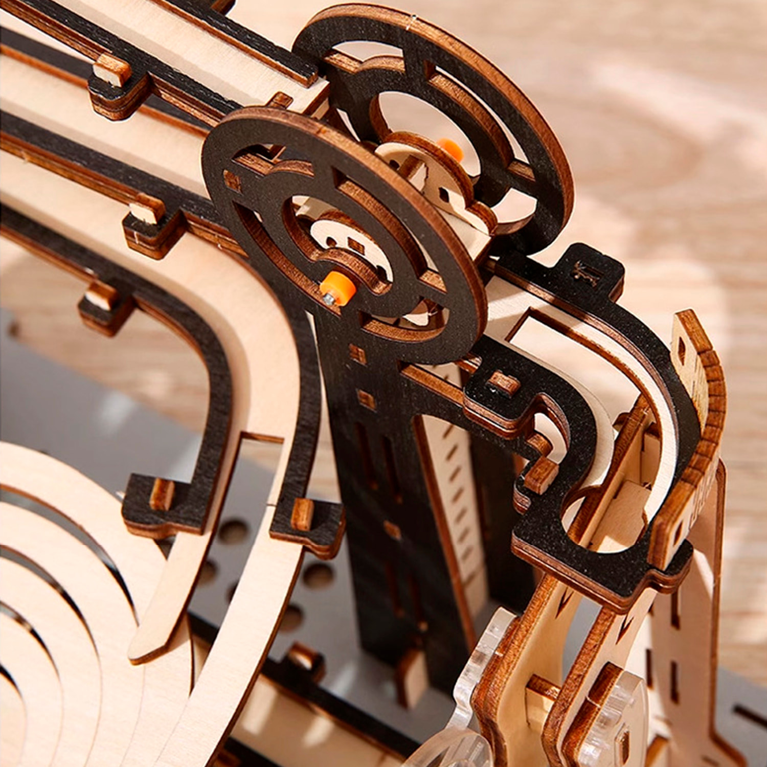 Maqueta de Madera 3D, diseño de Vía mecánica con movimiento. 133 piezas.
