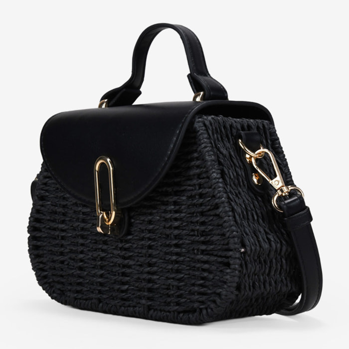 Bolso caja negro con solapa y asa de cruzar