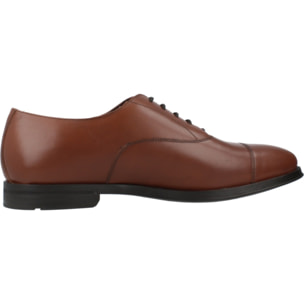 Zapatos de Vestir Hombre de la marca GEOX  modelo U DECIO MARRON