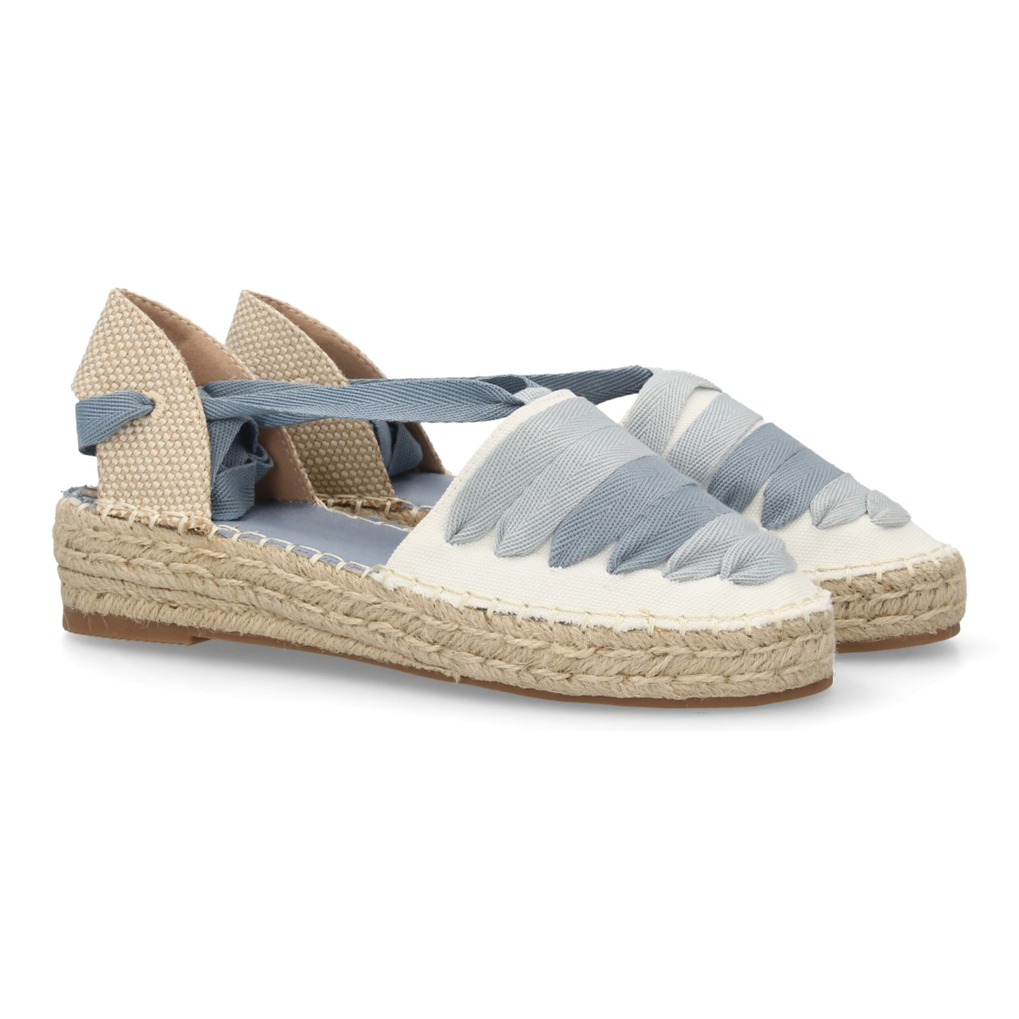 Sandalia de plataforma con cintas.