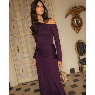 Vestido largo de punto con fajín y escote asimétrico