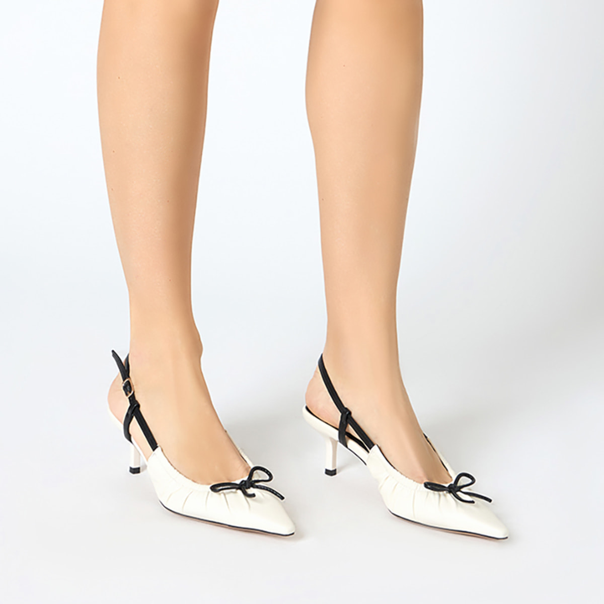 Décolleté slingback donna panna con fiocchetto