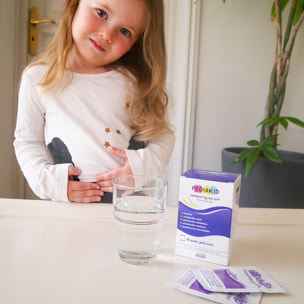 PEDIAKID - Probiotiques-10M - Rééquilibre la flore intestinale - Apporte 10 milliards de ferments lactiques - Soutient l'immunité - Dès 6 mois- Etui de 10 sachets