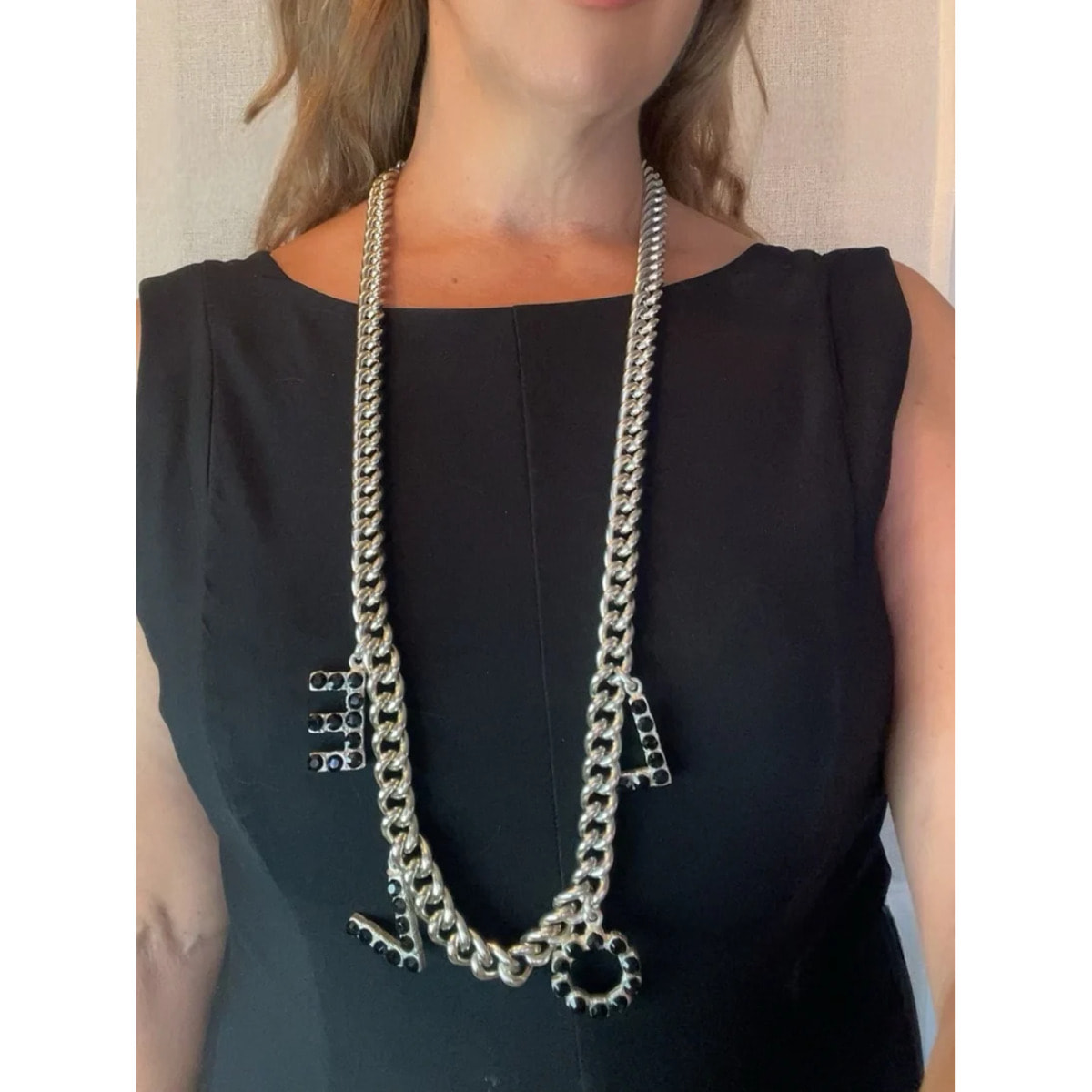 Collar largo LOVE en cristal Sw negro y plata 10µ