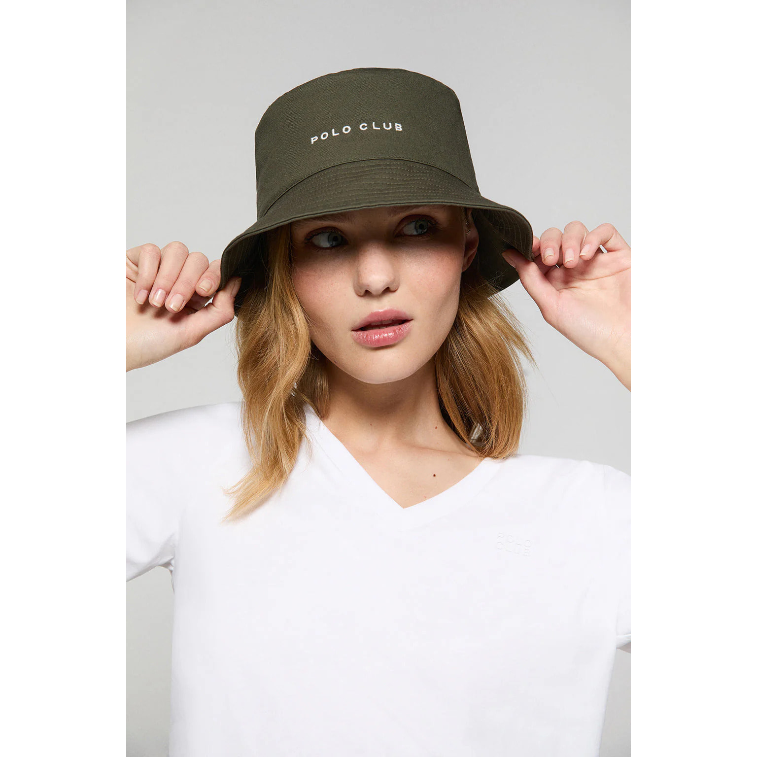 Sombrero bucket verde caqui con logo bordado minimal Polo Club