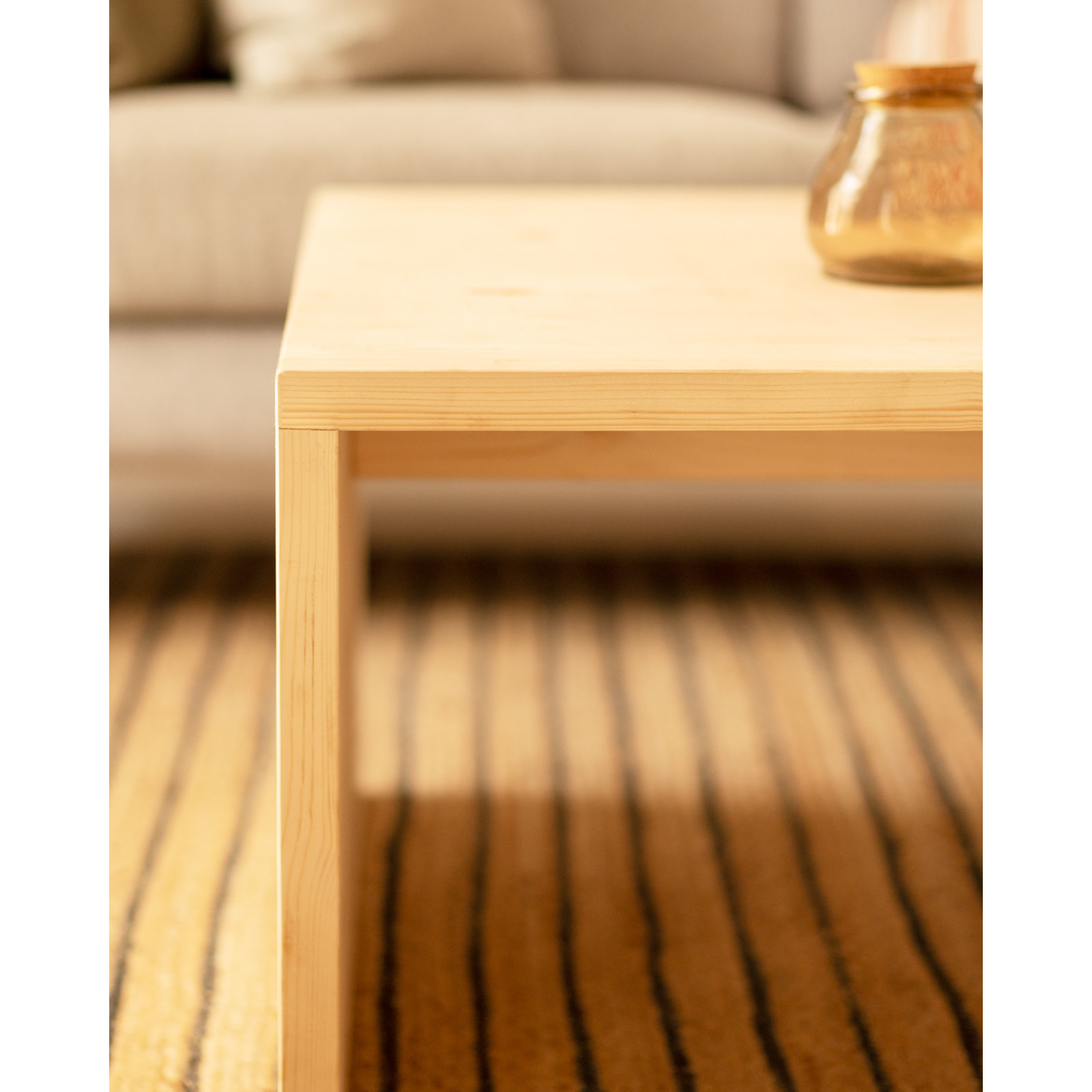 Table basse en bois massif ton naturel de 110x45x74cm Hauteur: 45 Longueur: 110 Largeur: 74