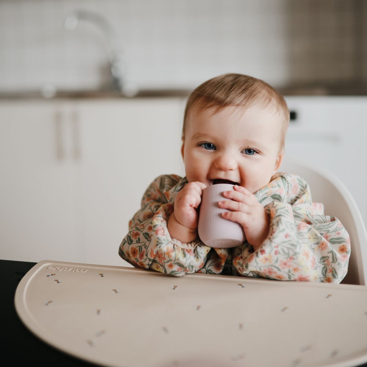 Mushie Babero Con Mangas Solid