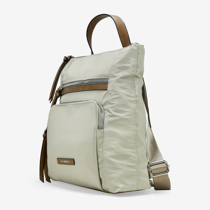 Mochila taupe con cremalleras metálicas