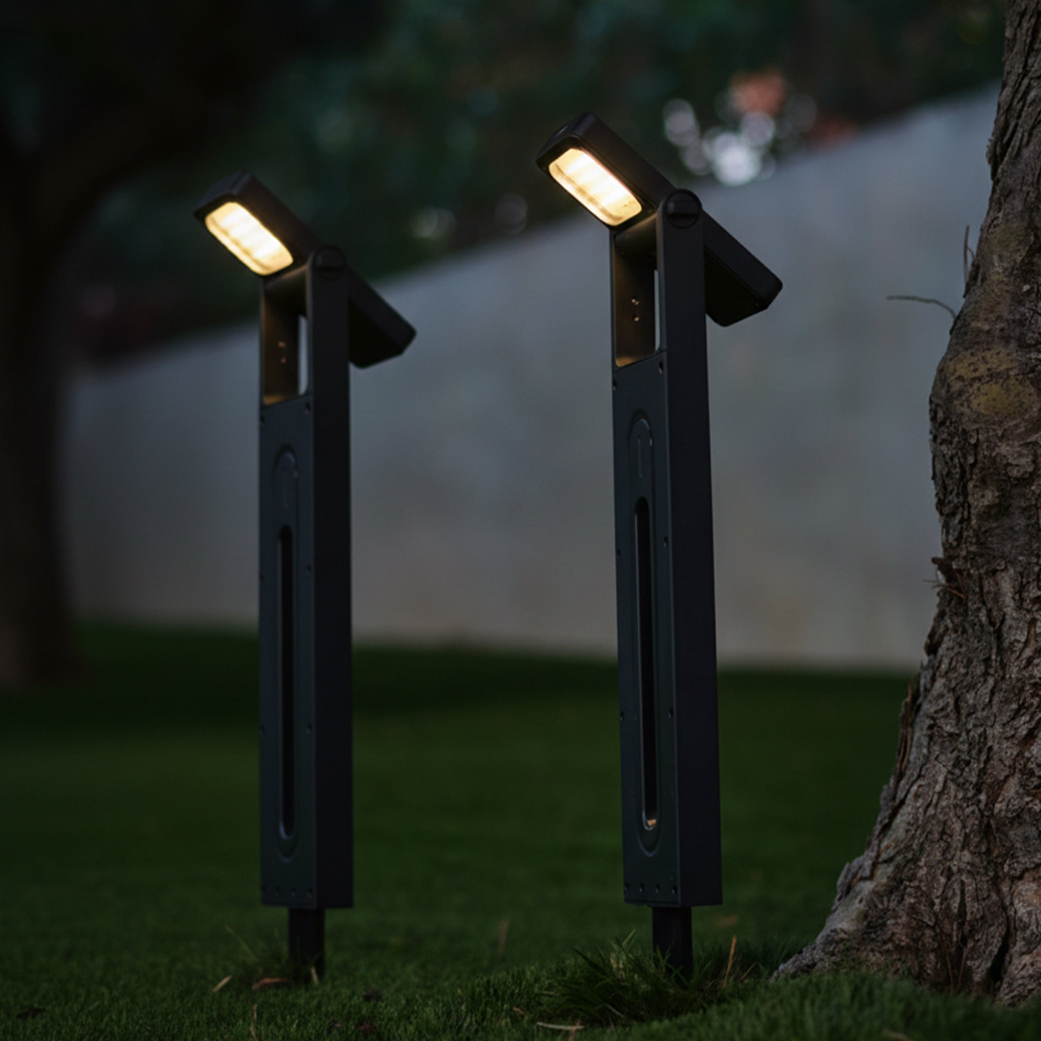 Lot de 4 potelets solaires orientables noirs LED blanc chaud 200 lumens IP65 4x BRITY H49cm