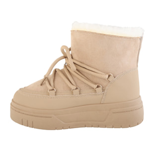 Stivaletti in simil camoscio imbottiti con stringhe