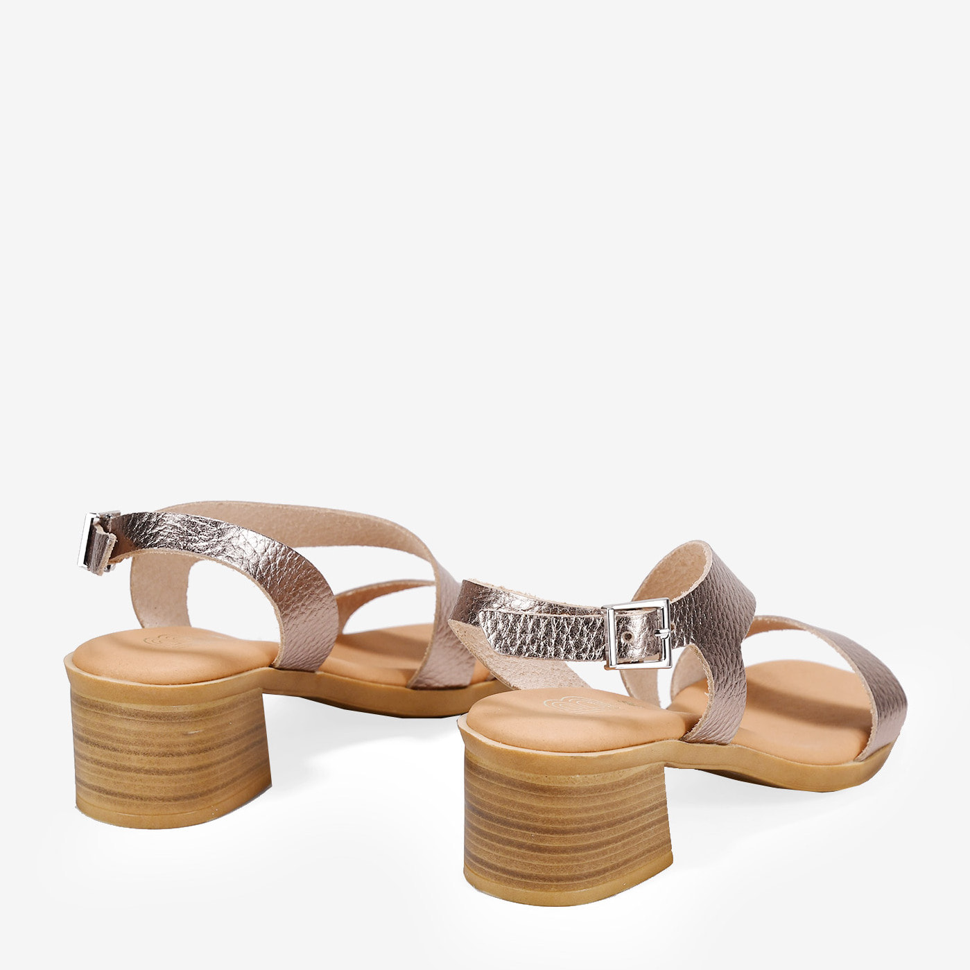 Sandalias metalizadas en piel con tacón efecto madera