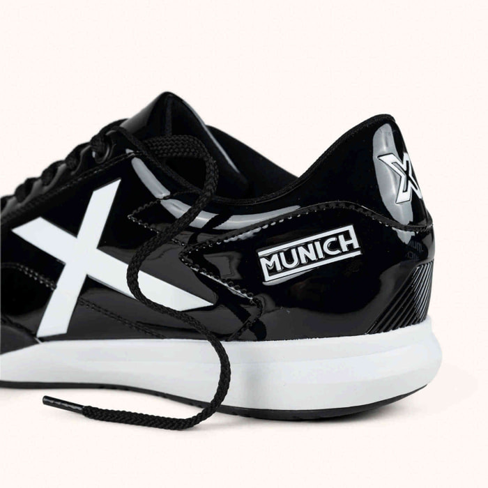 MUNICH M39 02 Zapatillas urbanas de inspiración futsal en color negro