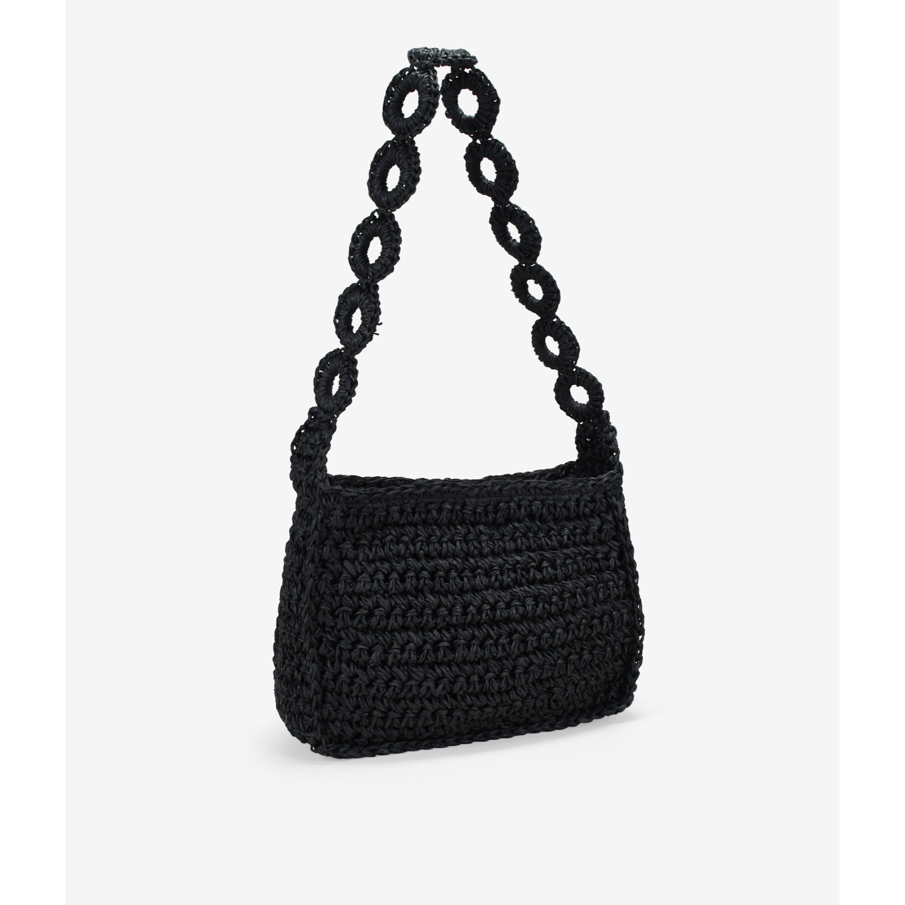 Bolso de hombro negro en rafia