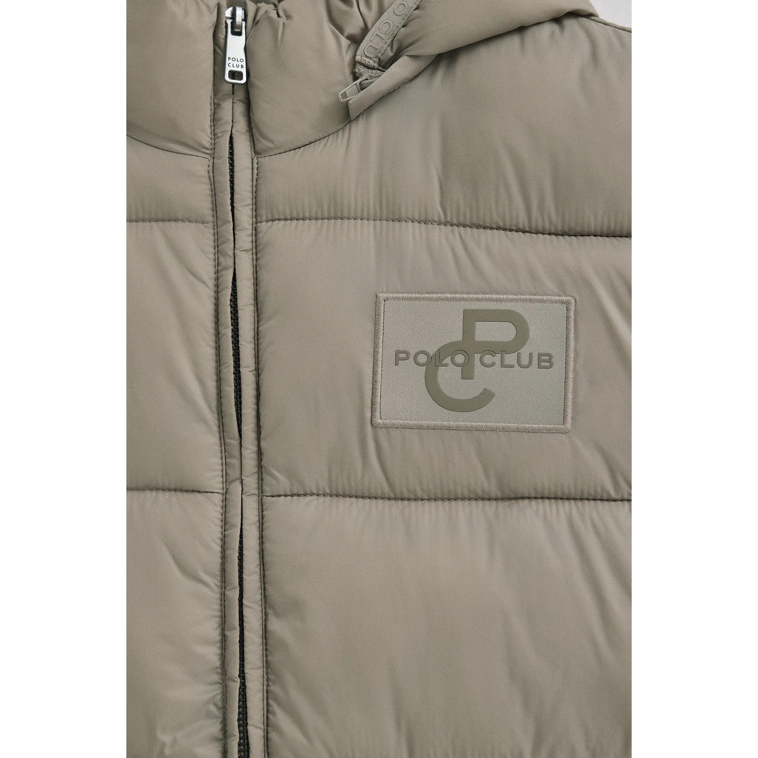 Chaleco ultralight color piedra con logo Polo Club