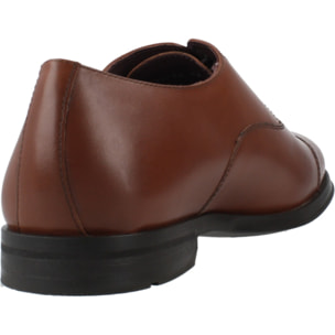 Zapatos de Vestir Hombre de la marca GEOX  modelo U DECIO MARRON