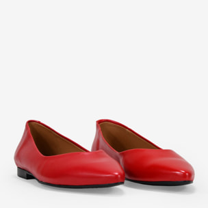 Bailarinas planas rojas en piel