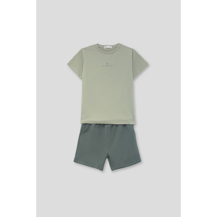 Conjunto Camiseta Lisa con Texto Minimalista y Shorts Lisos con Bolsillos Estilo Casual | Color: Verde kaki | Street Monkey