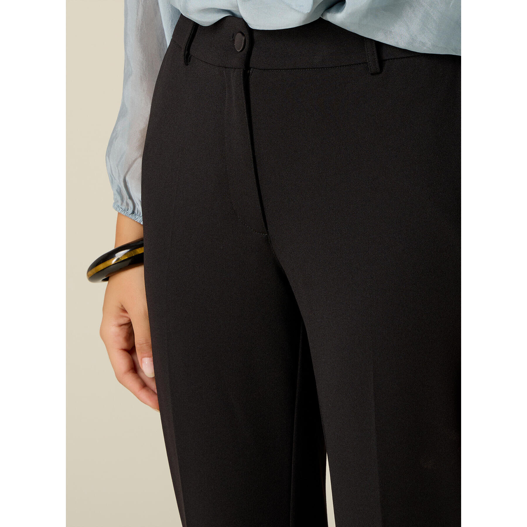 Oltre - Pantaloni cropped in tessuto crêpe - Nero